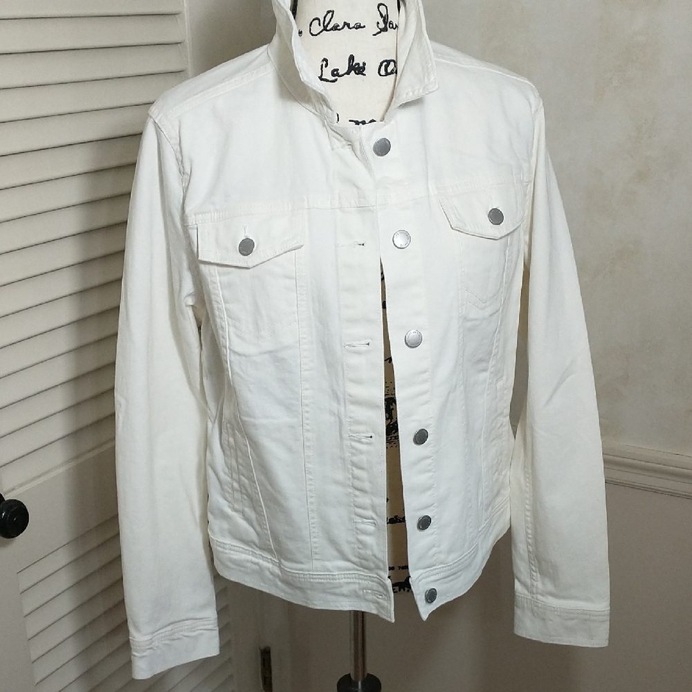 NWT Universal Thread White Denim Jacket with Butt… - image 1